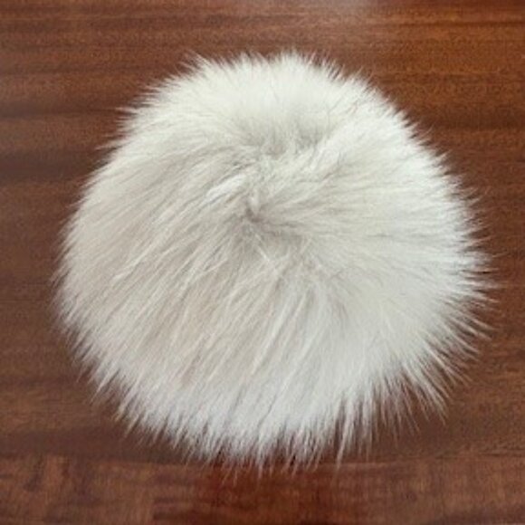 Ladies 100% Cashmere Black Pom Pom hat with 3 changeable Pom Poms - Picture 4 of 9